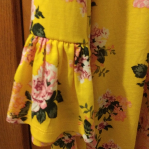 💥SALE💥2 FOR $16 NWT PLUS SIZE Yellow Floral Top - Picture 2 of 6